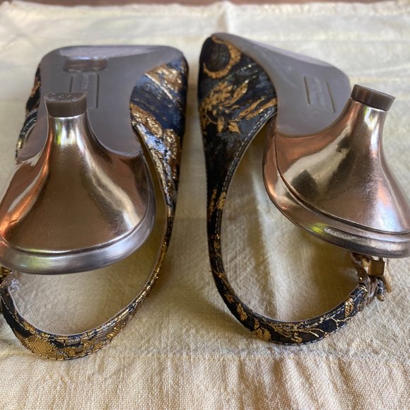 Gold Anne Klein slingbacks size 9M - Picture 6 of 7